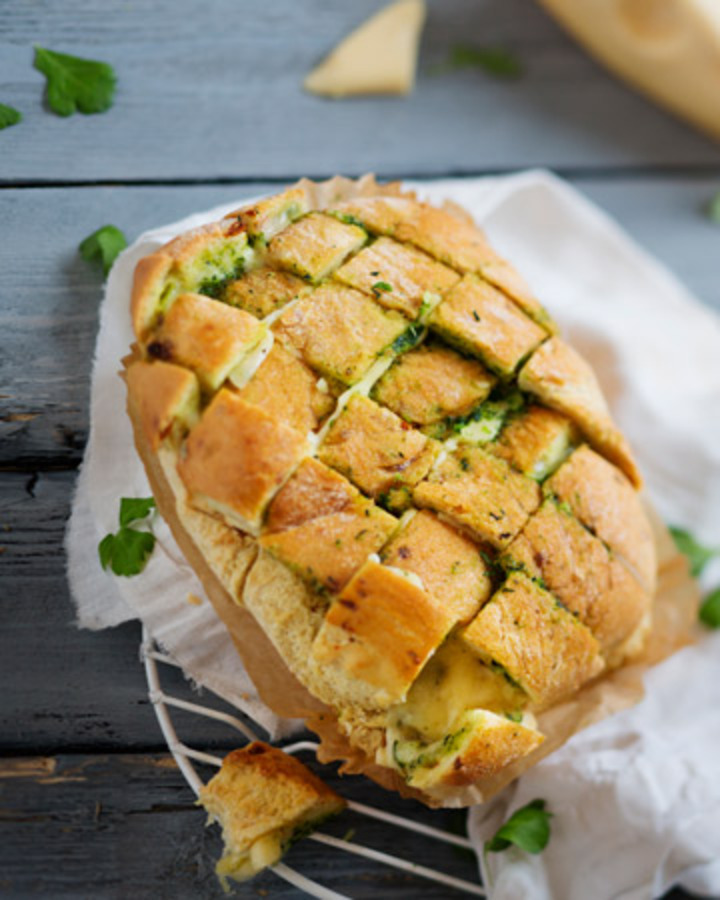 Pinaatti-valkosipulileipä