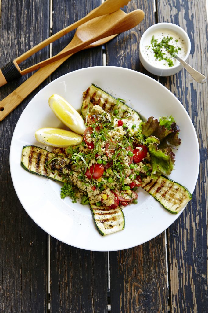 Couscous-kasvissalaatti