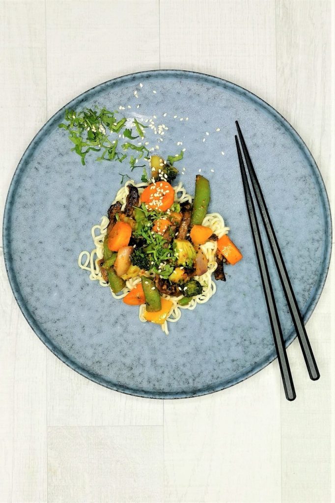 Satay-wok naudanlihalla