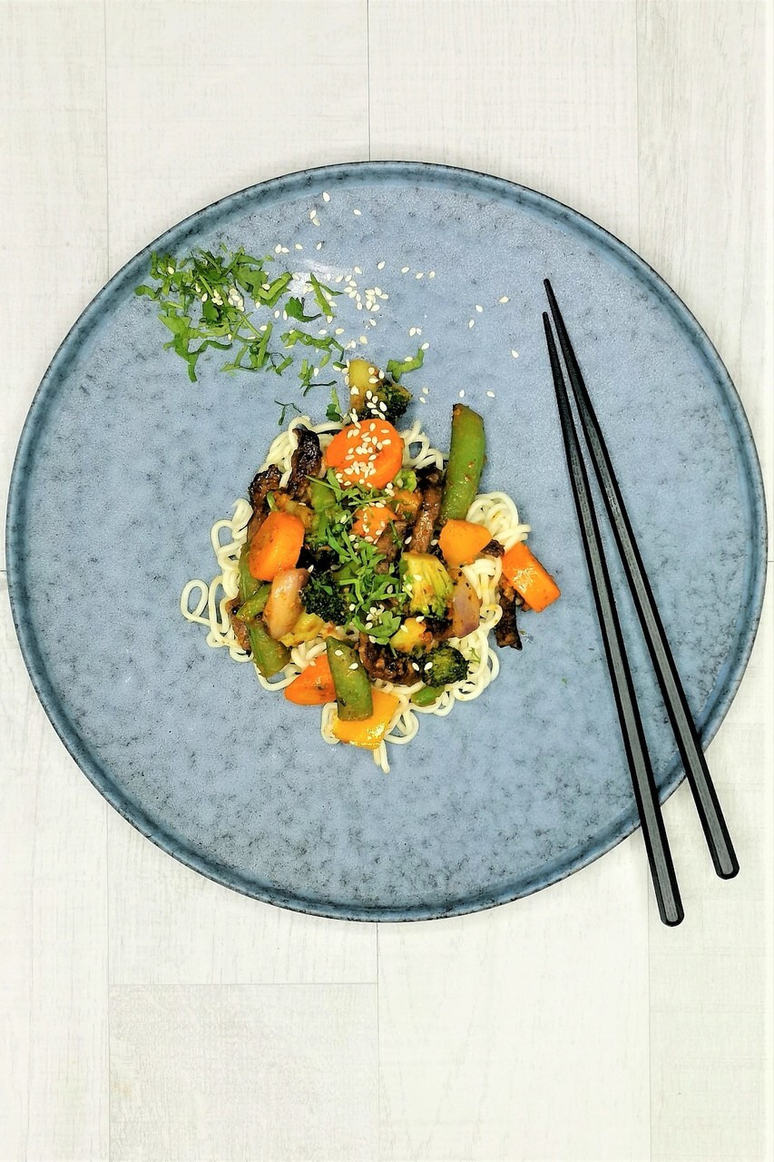 Satay-wok naudanlihalla
