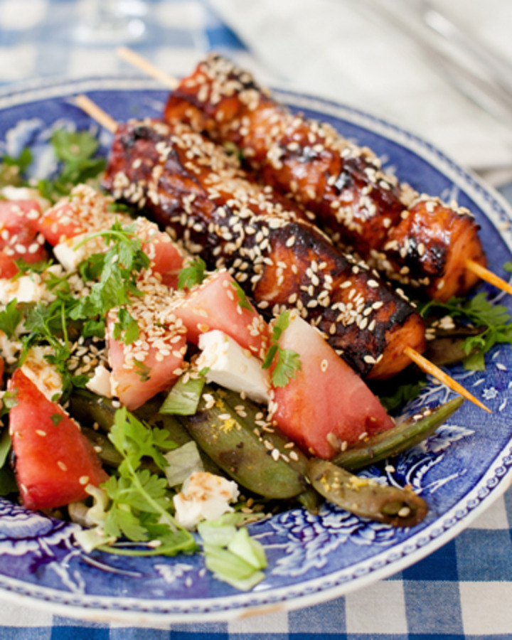 Grillatut sugar snapsit ja teriyaki-lohivartaat 
