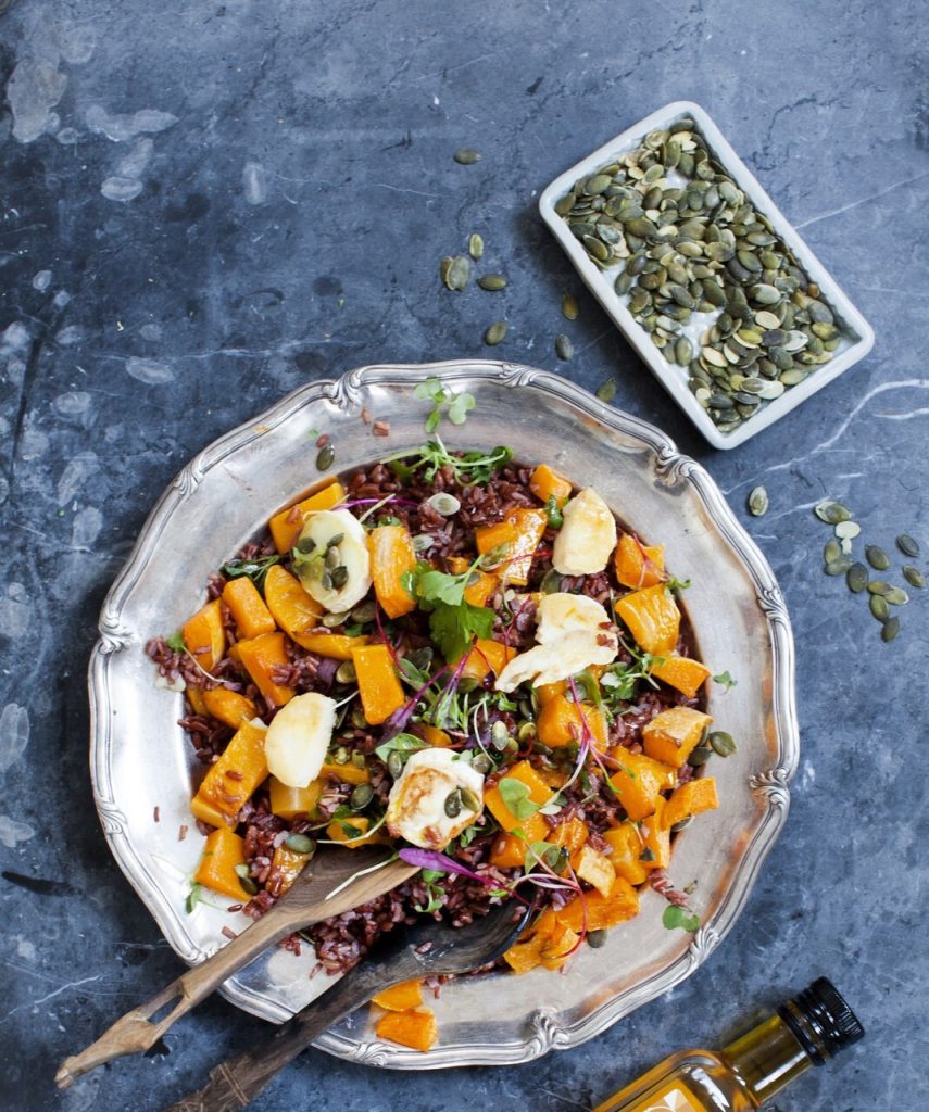 Punariisisalaatti paahdetulla kurpitsalla, vuohenjuustolla ja Neito sitruuna rypsiöljyllä