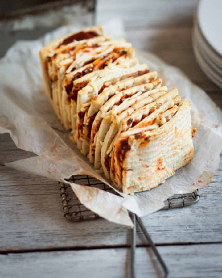Nyhtöpizza eli pull apart pizza bread