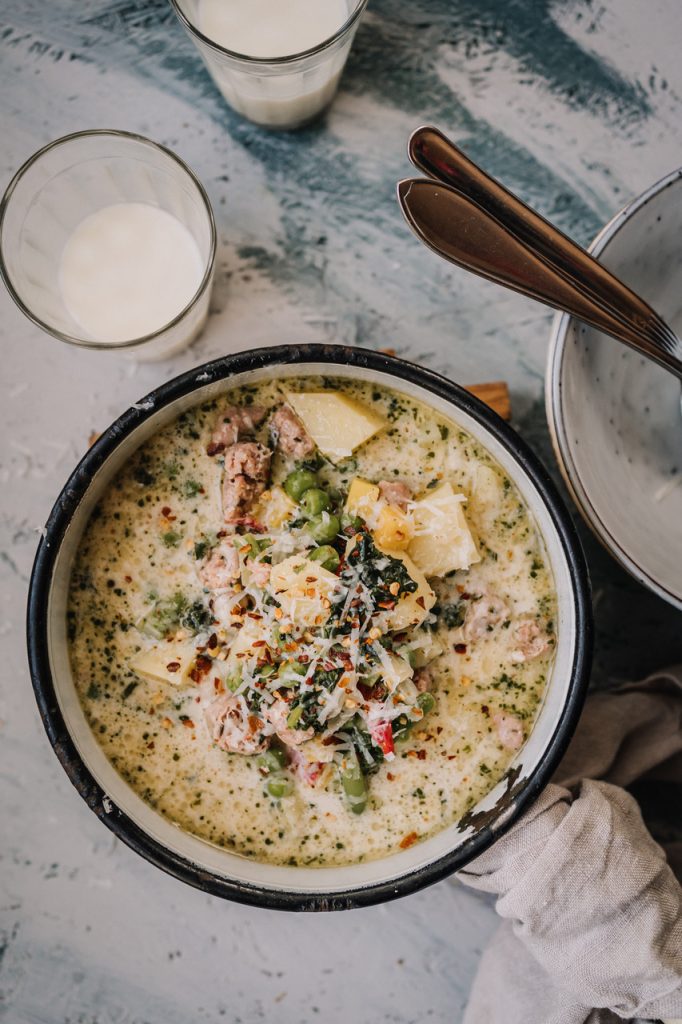 Zuppa Toscana eli raakamakkarakeitto