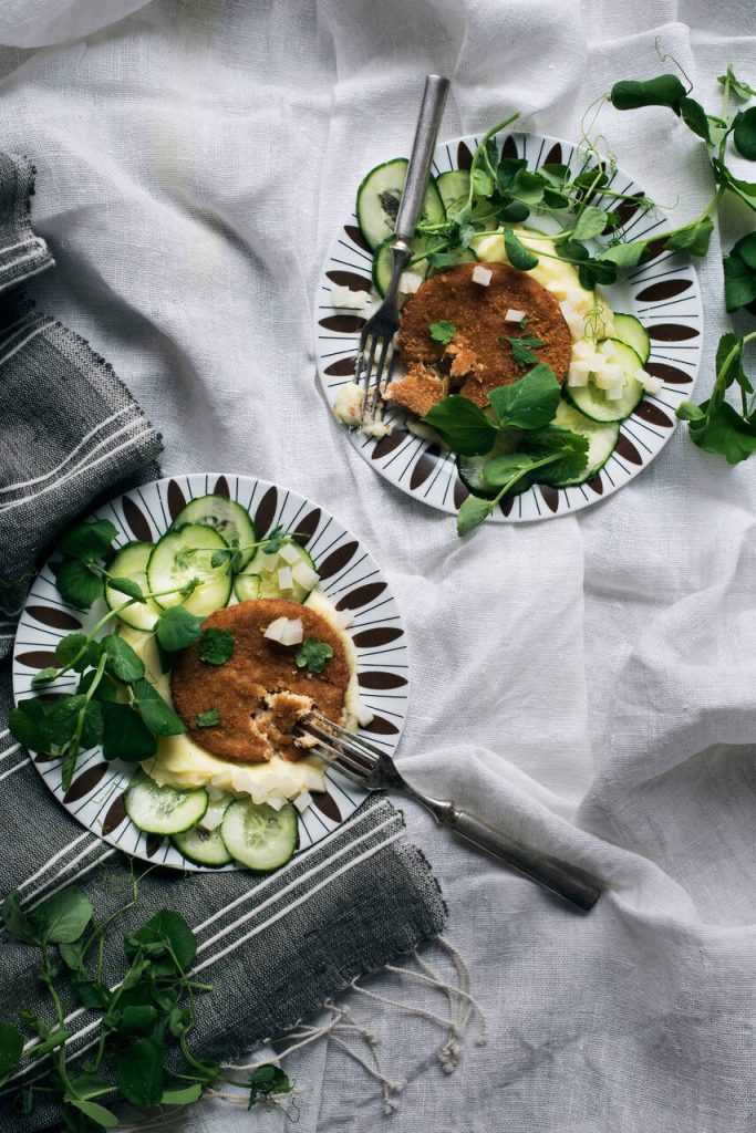 Kasvisjauhis Crispy Chick pihvit ja perunamuusi 