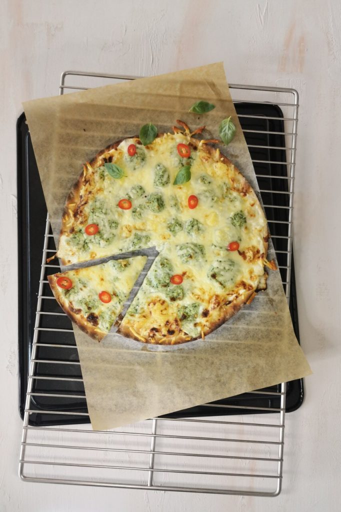 Valkoinen pinaattikeittopizza