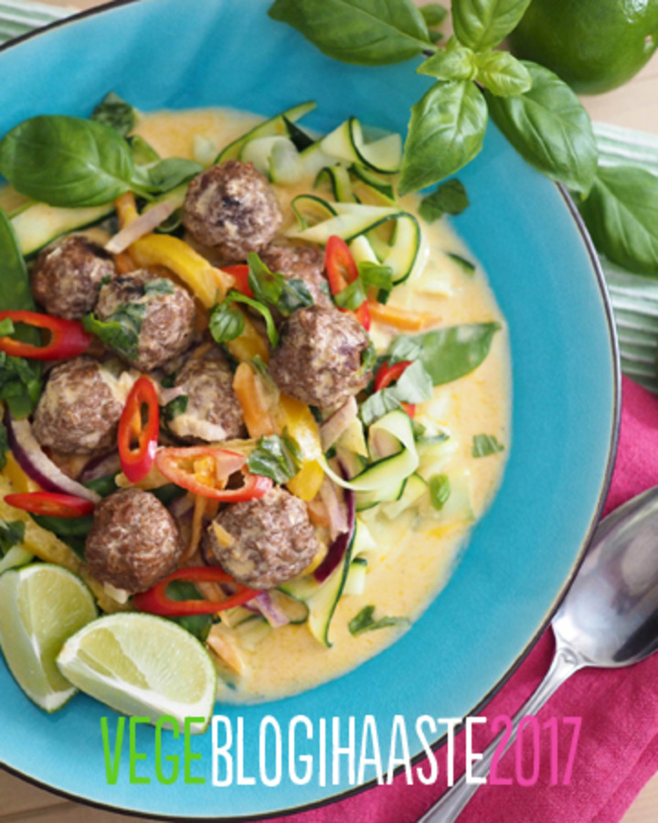 Thai kasvisjauhis-pyörykkäcurry