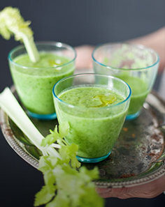 Vihreä detox-smoothie sitruunaöljyllä