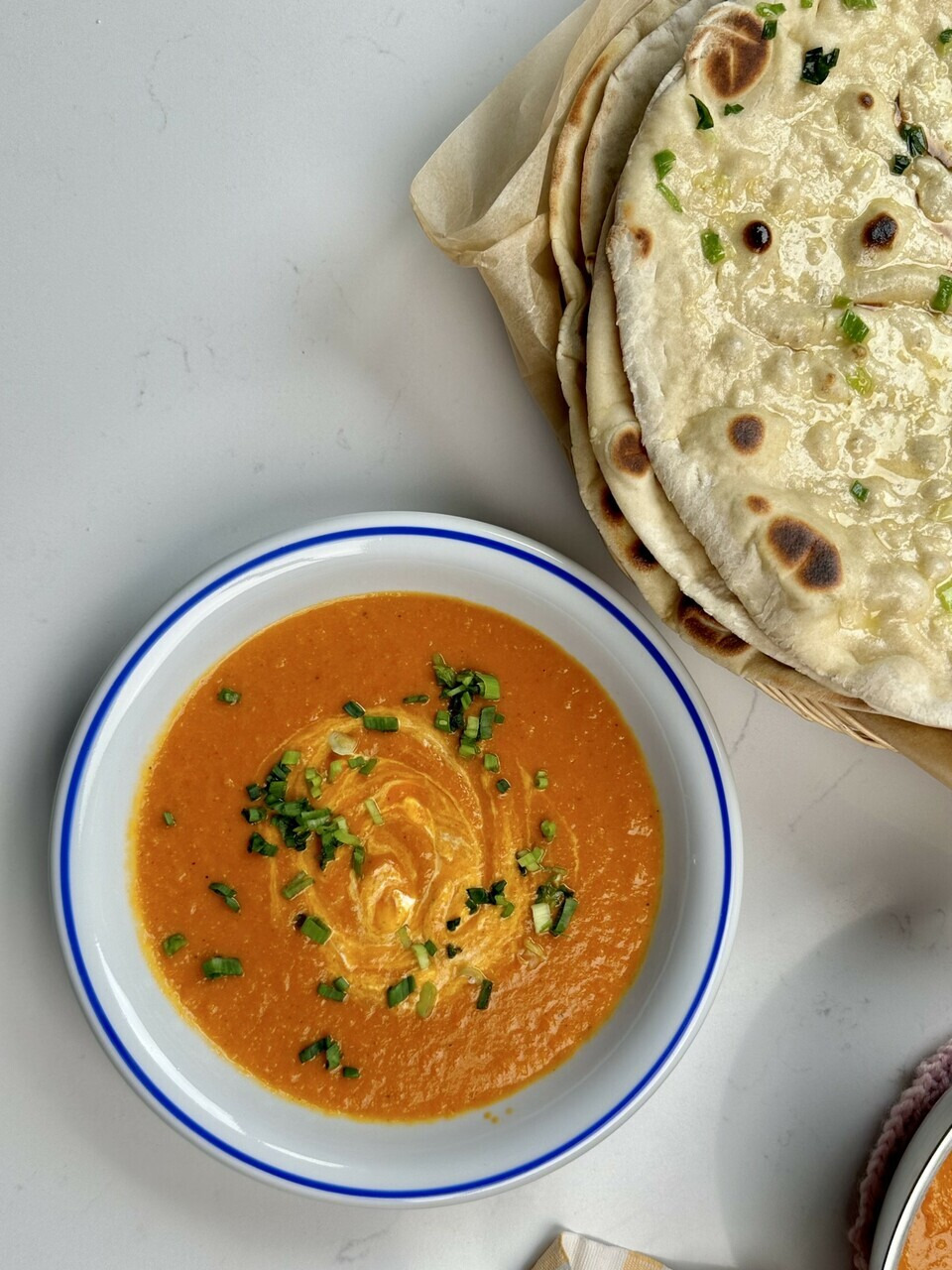 Valkosipulinen naanleipä 