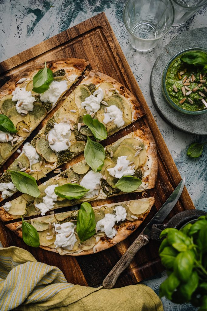 Helppo perunapizza pinaattipestolla