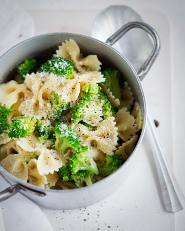 Parsakaali-parmesaani pasta