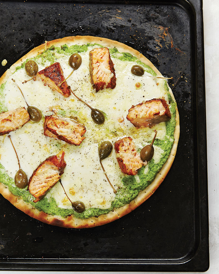Parsakaalipesto-savulohipizza
