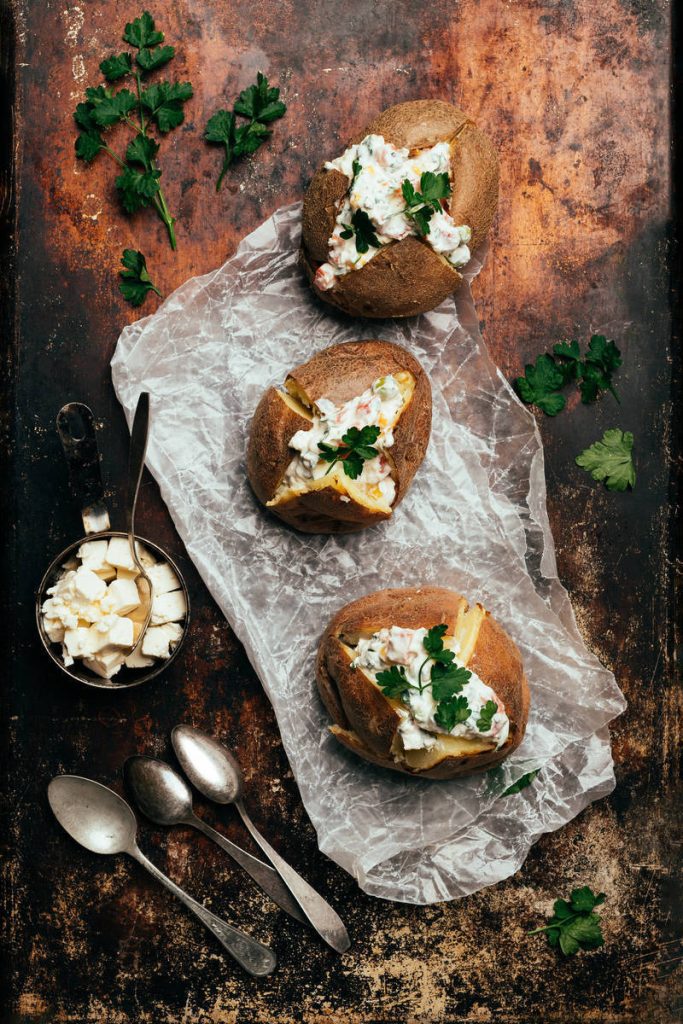 Feta-kasvistäyte uuniperunoille