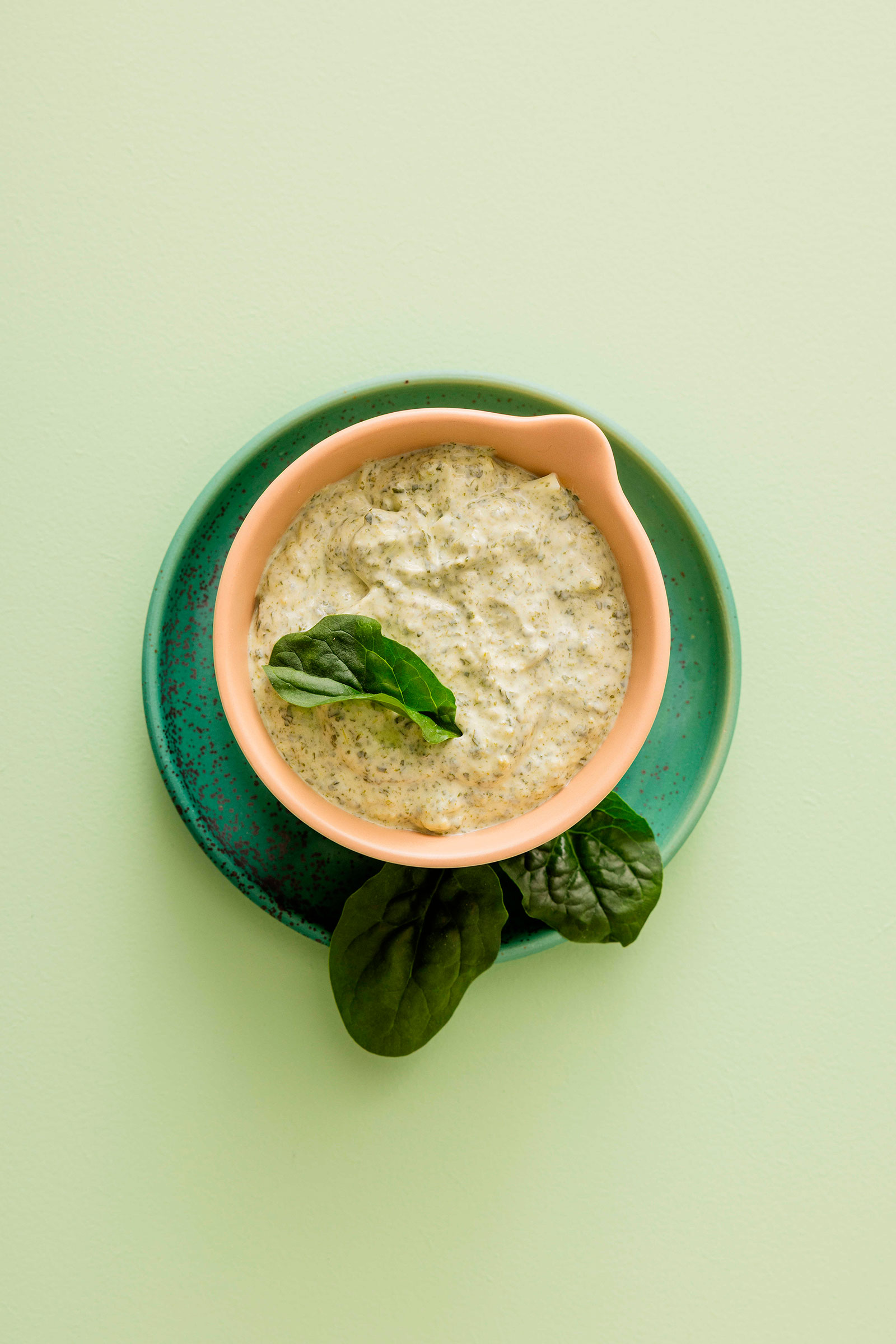 Pinaatti-jogurtti-kananmunakastike
